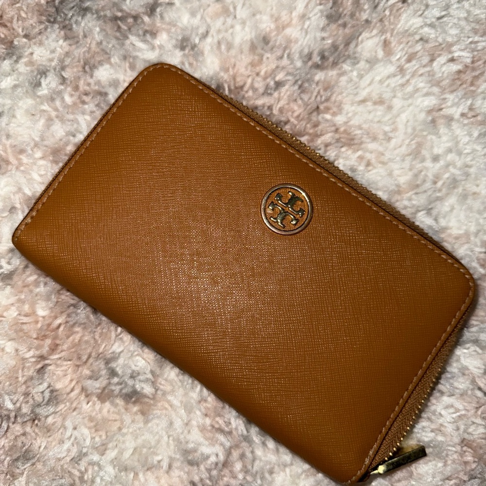 Authentic Tory Burch Brown Zipper Wallet